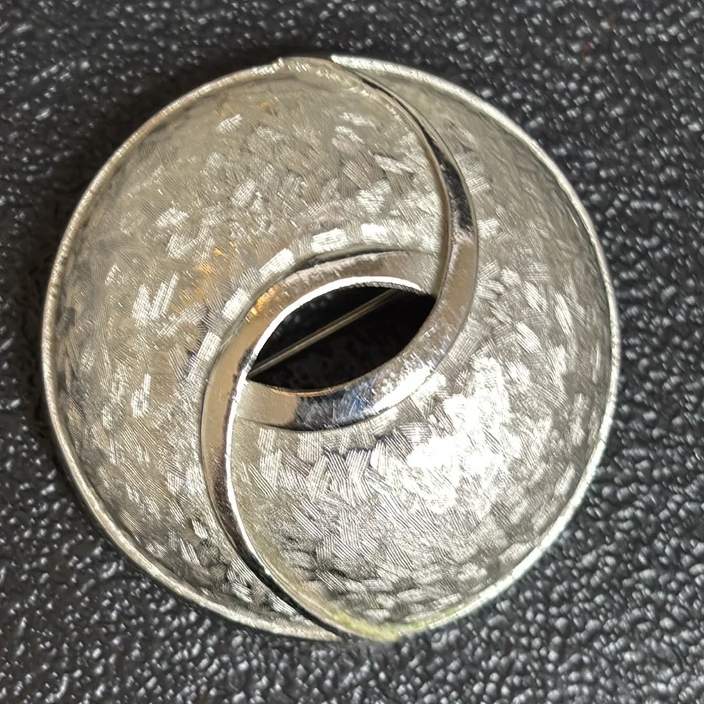 Vintage Pastelli Signed Elegant Silver Swirl Brooch Statement Brushed